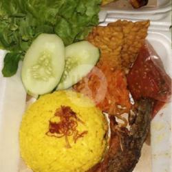 Nasi Kuning   Lele