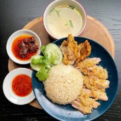 Nasi Hainam Ayam Rebus (hainanese Poached Chicken Rice)