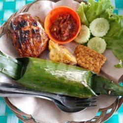 Paket Komplit Nasi Bakar Isi Usus Ayam Bakar