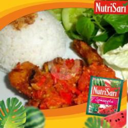 Paket Makanan Nasi Ayam Remeuk Paha Lalapan Tahu Tempe Gratis Nutri Sari Semangka