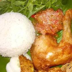 Paket Ayam Goreng Nasi Tahu Sambal Beledeg Lalapan