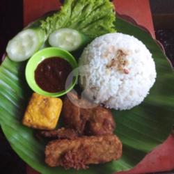 Nasi Ayam Keremes Komplit