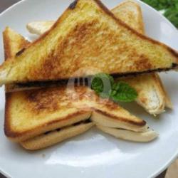 Roti Bakar Strawberi