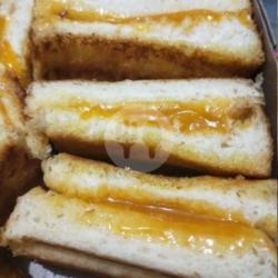 1 Porsi Roti Bakar Selai Sarikaya