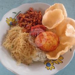 Nasi Uduk Telur Balado