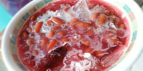 Es Kacang Merah Teluk Lerong, Siti Aisyah