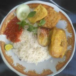 Nasi Penyetan Ayam Tahu Tempe