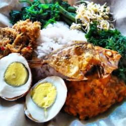 Nasi Urap   Telur Bulat / Telur Dadar Jika Persediaan Ada