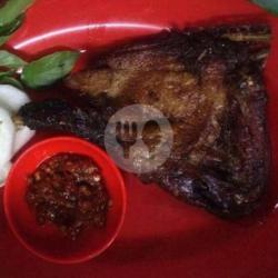 Bebek Goreng / Bakar   Lalapan   Sambal (terasi / Sambal Bawang)