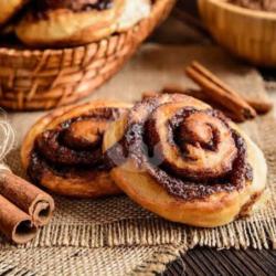 Roti Cinnamon Roll