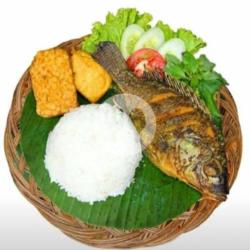 Lalapan Ikan Goreng Tahu Tempe