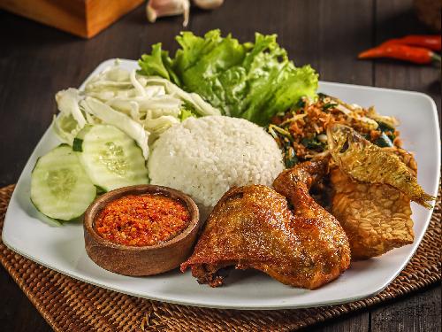 Ayam Penyet Urap Mbok Judes, Seroja - GoFood