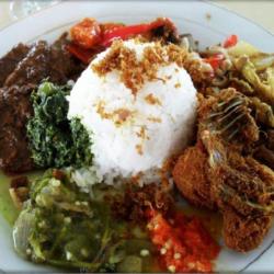 5 Porsi Nasi Ayam (ayam Di Request)   1 Es Teh Manis