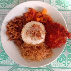 Nasi Uduk Telor Dadar