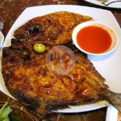 Ikan Bawal Hitam Bakar Kecap