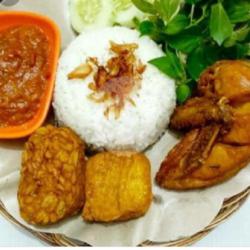 Nasi Ayam Kremez Tahu  Tempe Sambel Lalap