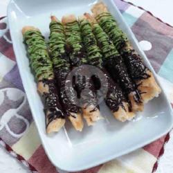 Banana Roll Greentea   Coklat