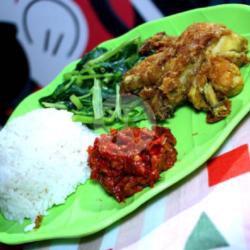 Nasi   Ayam Goreng Kangkung Sambel Terasi