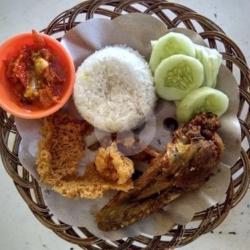 Paket Bebek Kremes Nasi Sambel Lalapan