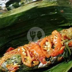 Pepes Ikan Asin Pedak