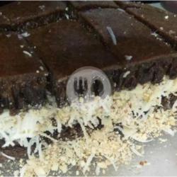 Black Forest Keju Kacang Wijen Susu