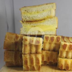 Roti Bakar Topping Dua Rasa (vanilla - Strowbery)