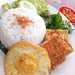 Nasi Tempe Penyet Telur Ceplok