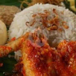 Nasi Uduk Ayam Balado Telur.komplit Es Teh