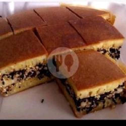 Original Martabak Manis Istimewa Penuh Toping