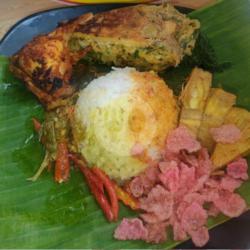 Paket : Gratis Tempe Crispy   Nasi Ayam Goreng/gulai/bakar Perkedel/dadar