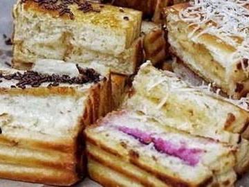 Warung Roti Bakar Otto, Utara Perempatan Ngambakan