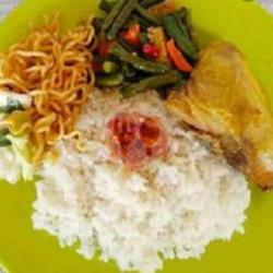 Nasi Rames Telur Dadar Gobal Gabul Free Es Teh