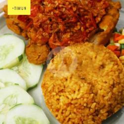 Nasi Sego Goreng Merah Ayam Geprek Sambal Bawang