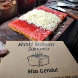 Roti Keju Strawberry Spesial