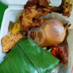 Paket Nasi Ayam Goreng   Sayur Asem   Tahu / Tempe   Sambel   Lalapan