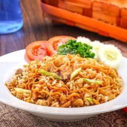 Nasi Goreng Plus Mie Goreng Plus Telur