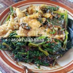 Lontong Petis Kangkung Spesial ( Khas Bu Siswati)