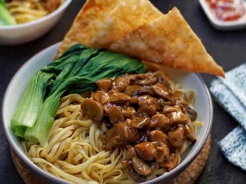 Mie Ayam Yamin Pak Dhe ABLEH, Perbanas