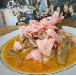 Katupek Gulai Cubadak   Telur