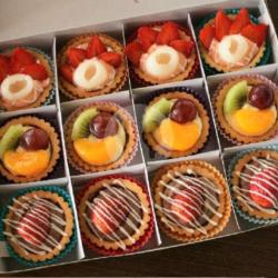 1 Box Fruit Pie Isi 12