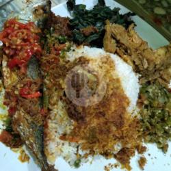 Nasi Kembung Goreng Komplit