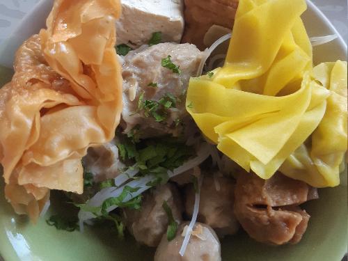 BAKSO SOLO HIDDEN GEM, jln halmahera,klojen