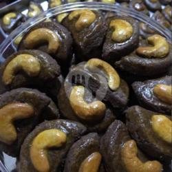 Kue Coklat Kacang Mede Ukuran Toples 500gr