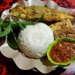 Nasi Bandeng Presto Penyet