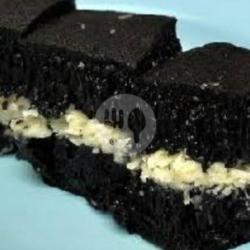 Martabak Manis Blackforest Keju Wijen Susu