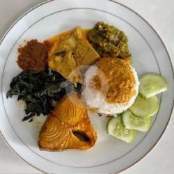 Nasi Rames Ikan Tongkol Asam Pedas