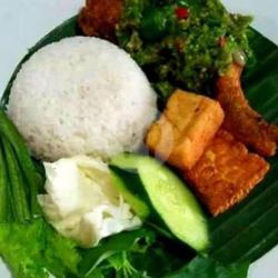 Lalapan Nasi  Ayam