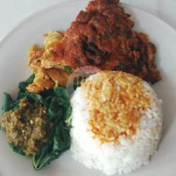Nasi Rames Telor Padang