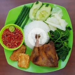 Nasi Tempong Bebek Asap Goreng