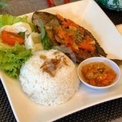 Nasi Ikan Mas Pecak